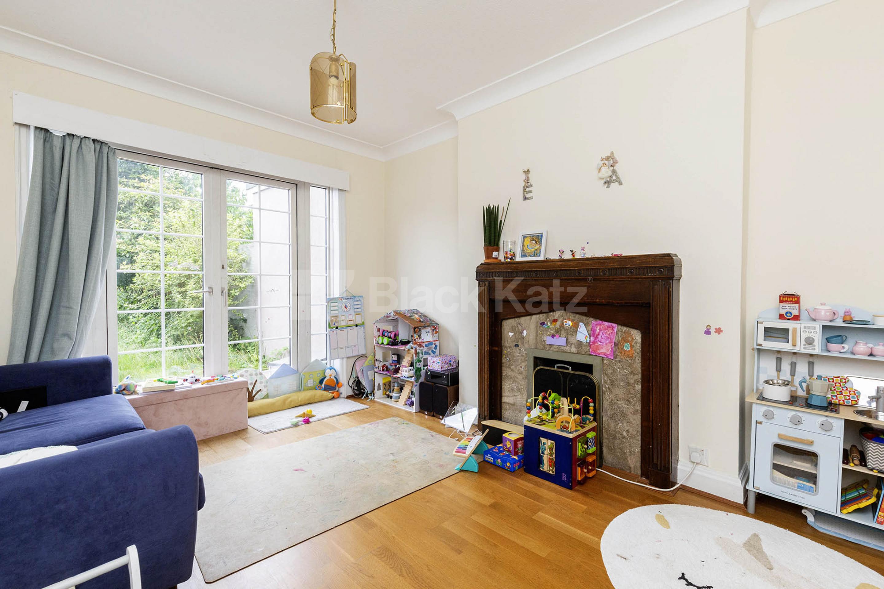 Modern Apartment Julien Avenue, South Ealing W5